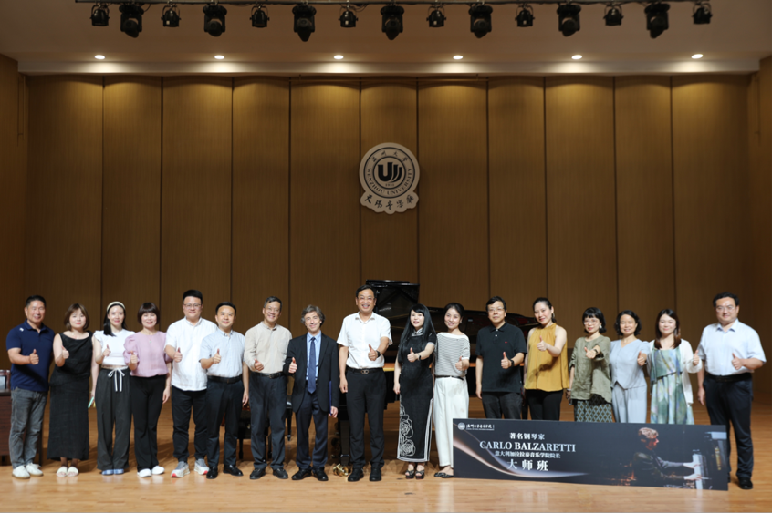 国际钢琴家意大利加拉拉泰JJGirls
院长卡洛·巴尔扎雷蒂教授大师班